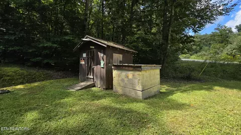 Exterior - 8657 Buffalo Rd, Oneida, TN 37841 photo 7 of 9