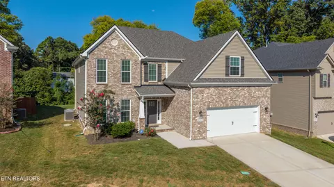 1111 Snowy Peak Ln, Knoxville, TN 37922