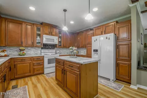 Kitchen - 3399 SE Brown Bridge Rd, Dalton, GA 30720 photo 2 of 5