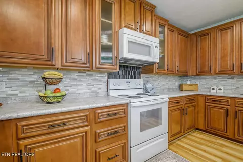 Kitchen - 3399 SE Brown Bridge Rd, Dalton, GA 30720 photo 4 of 5