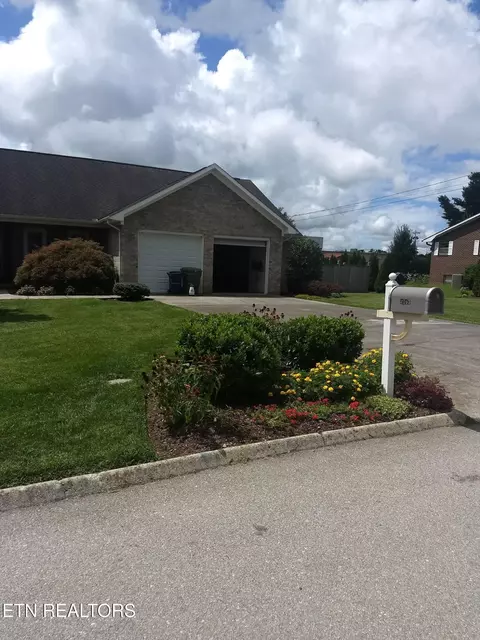 2103 Collins St, Morristown, TN 37814