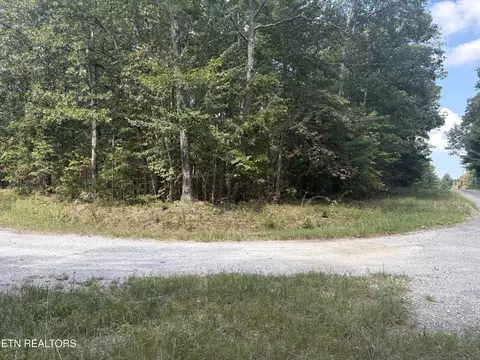 1014 Yucatan Ln, Crossville, TN 38572