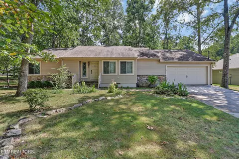 105 Anglewood Dr, Crossville, TN 38558