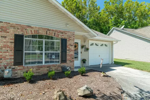 7456 Creek Song Ct, Knoxville, TN 37920