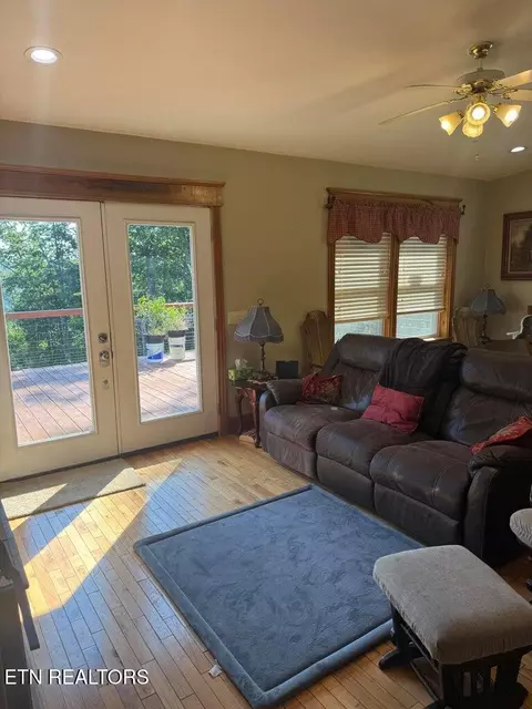 Living - 103 Stooping Oak Rd, Dunlap, TN 37327 photo 2 of 2