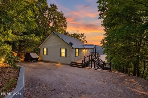 762 Hiwassee Dr, Jacksboro, TN 37757