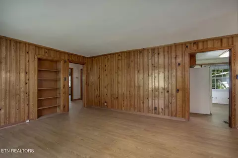 Living - 1309 Gamble Dr, Heiskell, TN 37754 photo 3 of 4