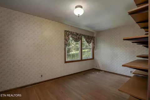 Bedroom - 1309 Gamble Dr, Heiskell, TN 37754 photo 3 of 5