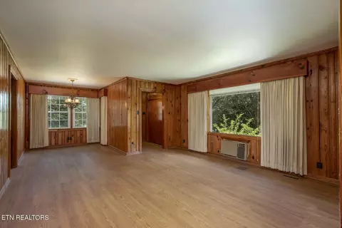 Living - 1309 Gamble Dr, Heiskell, TN 37754 photo 2 of 4