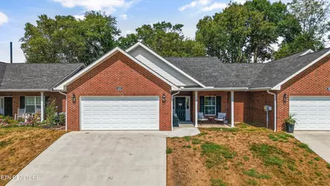 1032 Patriots Lndg, Dandridge, TN 37725