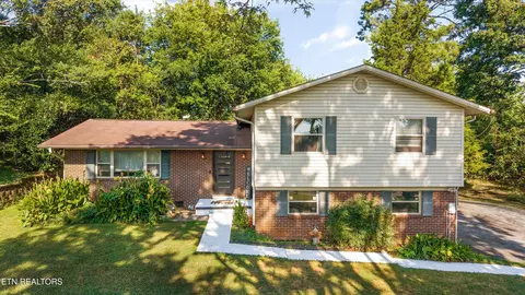 717 Schenley Rd, Knoxville, TN 37923