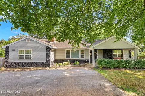 3810 Buffat Mill Rd, Knoxville, TN 37914