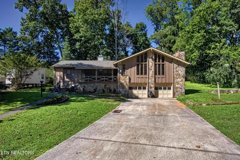 403 Delaware Ave, Oak Ridge, TN 37830