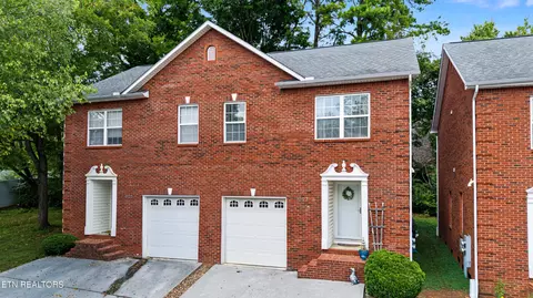 827 Blue Spruce Way, Knoxville, TN 37912