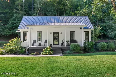 852 Old State Rd, Tellico Plains, TN 37385
