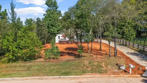 4717 Colonial Harbor Dr, Louisville, TN 37777