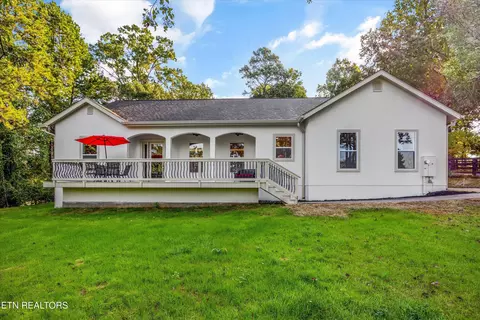 4717 Colonial Harbor Dr, Louisville, TN 37777