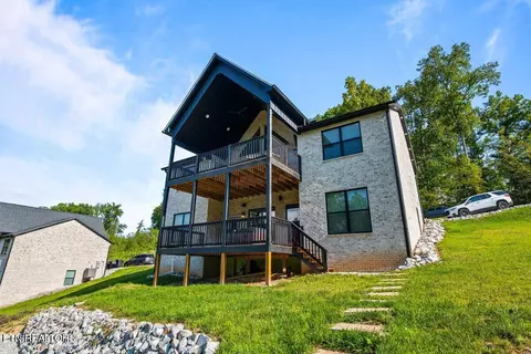 Exterior - 133 Pool Dr, La Follette, TN 37766 photo 5 of 10