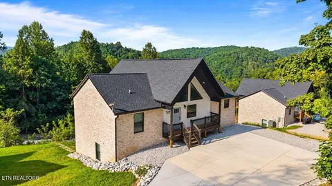 133 Pool Dr, La Follette, TN 37766