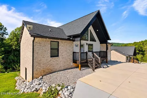 Exterior - 133 Pool Dr, La Follette, TN 37766 photo 3 of 10
