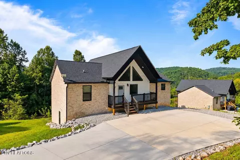 Exterior - 133 Pool Dr, La Follette, TN 37766 photo 1 of 10