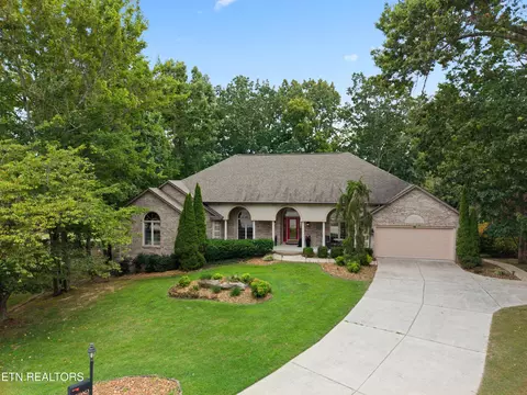 18 Mountain View Cir, Crossville, TN 38558