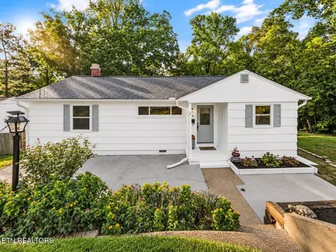 129 Amherst Ln, Oak Ridge, TN 37830