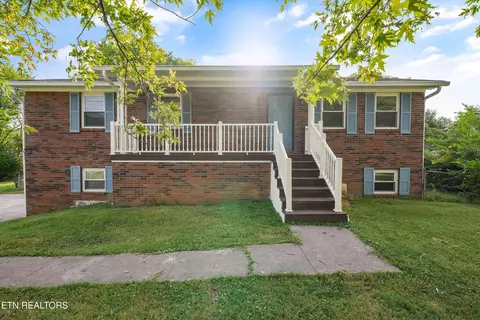 2108 NW Ho Co Ta Ke Ln, Knoxville, TN 37912