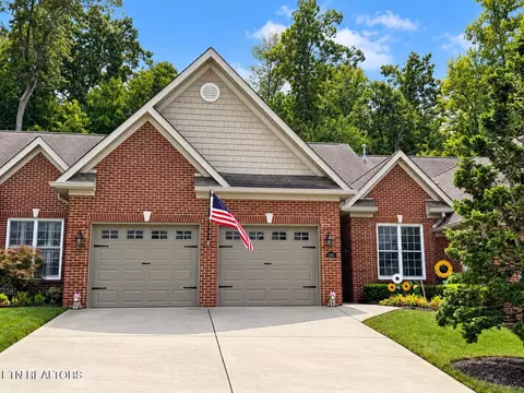 240 Waterford Cir, Lenoir City, TN 37772