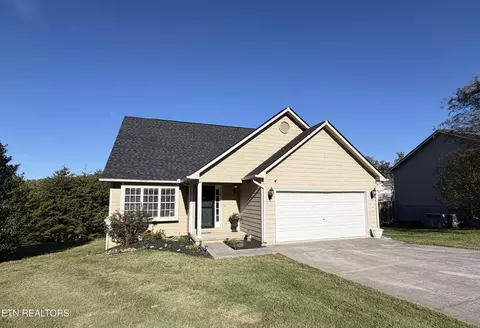 8435 Gardenside Ln, Powell, TN 37849