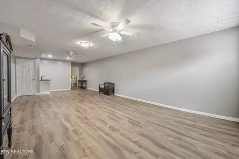 Living - 331 E Chestnut Hill Rd, Townsend, TN 37882 photo 2 of 5