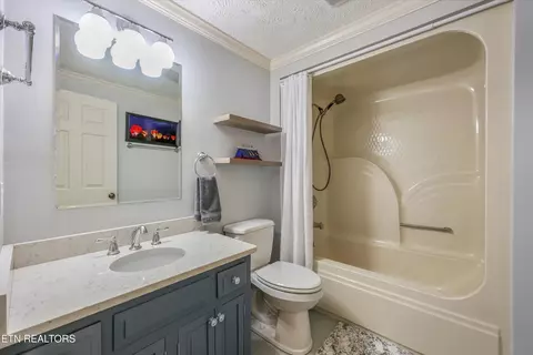 Bath - 331 E Chestnut Hill Rd, Townsend, TN 37882 photo 6 of 8