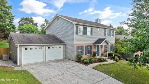8022 Maple Run Ln, Knoxville, TN 37919