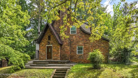 2224 Fisher Pl, Knoxville, TN 37920