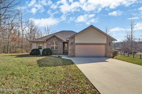 2020 Otomi Dr, Crossville, TN 38572