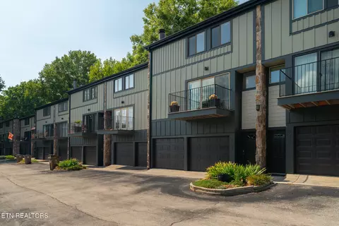 1954 Cherokee Bluff Dr, Knoxville, TN 37920