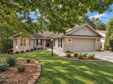 110 Lynhurst Dr, Crossville, TN 38558