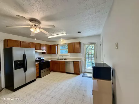 Kitchen - 7722 Cotton Patch Rd, Corryton, TN 37721 photo 1 of 3