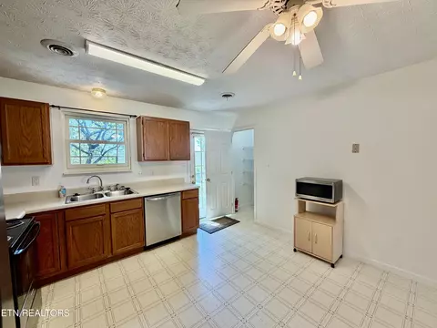 Kitchen - 7722 Cotton Patch Rd, Corryton, TN 37721 photo 3 of 3