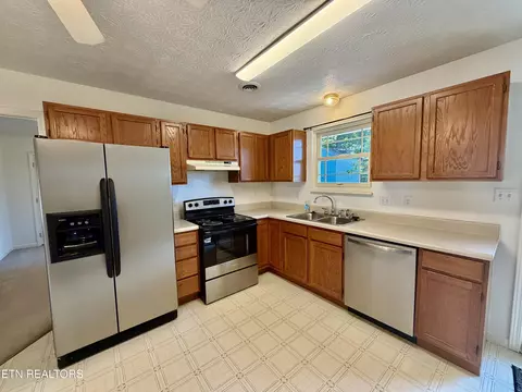 Kitchen - 7722 Cotton Patch Rd, Corryton, TN 37721 photo 2 of 3