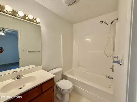 Bath - 7722 Cotton Patch Rd, Corryton, TN 37721 photo 1 of 3