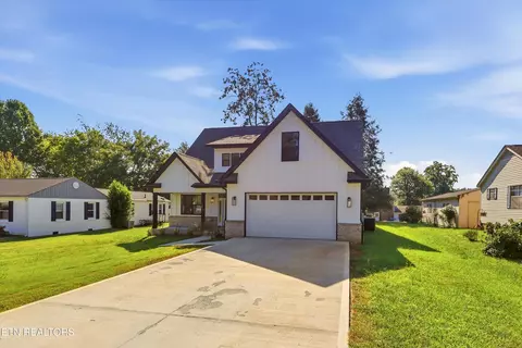 1212 Redwood Ave, Maryville, TN 37803