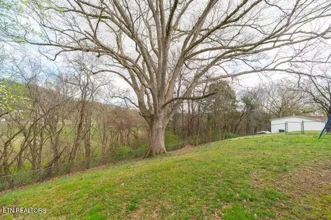Exterior - 254 Mountain Rd, Luttrell, TN 37779 photo 3 of 4