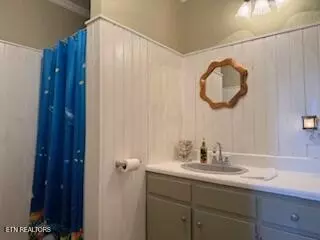 Bath - 2334 Litton Rd, Oneida, TN 37841 photo 1 of 1