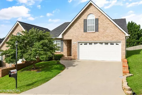 241 El Grande Ln, Lenoir City, TN 37771