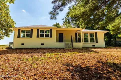 700 Lakeview Dr, Loudon, TN 37774
