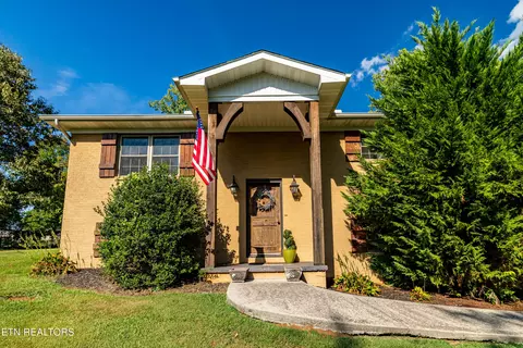 224 Cedar Crest Ln, Friendsville, TN 37737