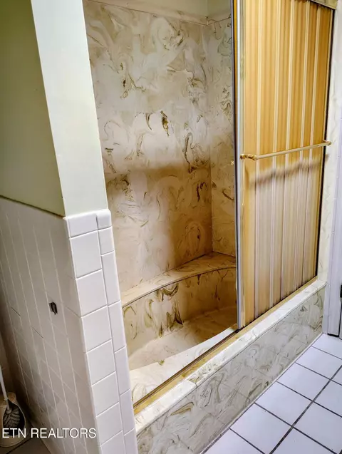 Bath - 172 Ridgefield Rd #SW, Wise, VA 24293 photo 6 of 6