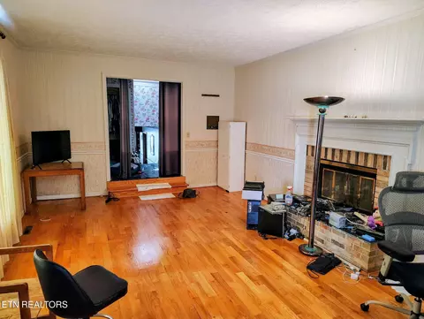 Living - 172 Ridgefield Rd #SW, Wise, VA 24293 photo 2 of 2