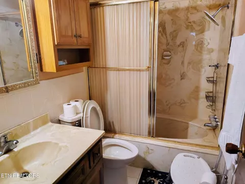 Bath - 172 Ridgefield Rd #SW, Wise, VA 24293 photo 2 of 6